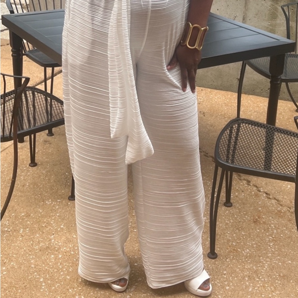 Boutique Elegant Cream Satin Ribbed Halter Jumpsuit - Picture 10 of 10
